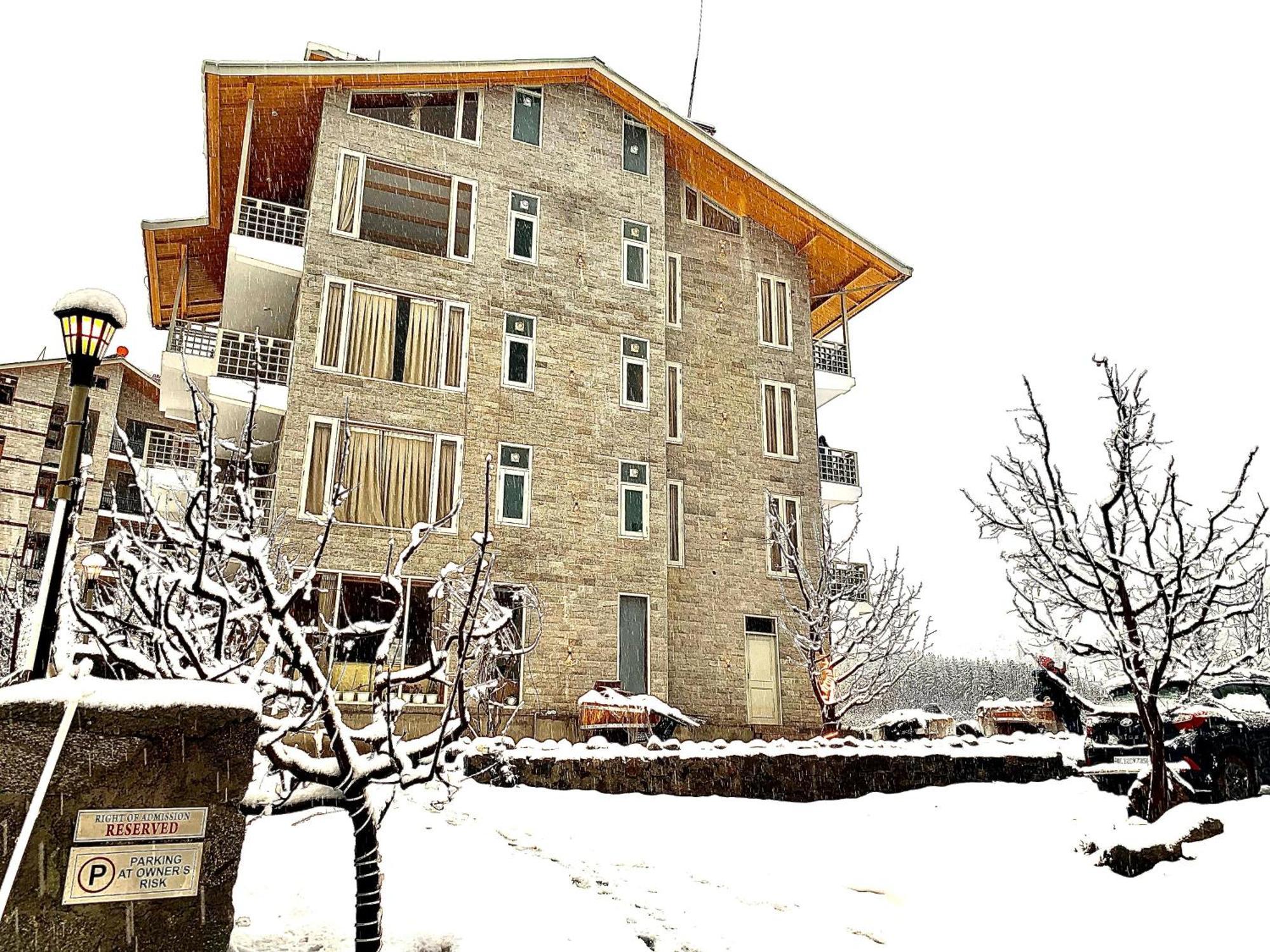 מנאלי La Aero Resort Home In Snow Mountains מראה חיצוני תמונה